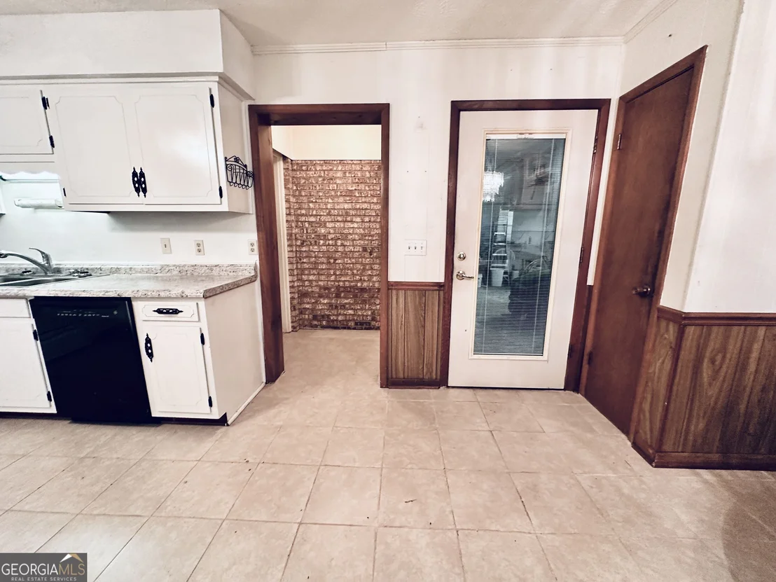 Photo of 6009 James Street
