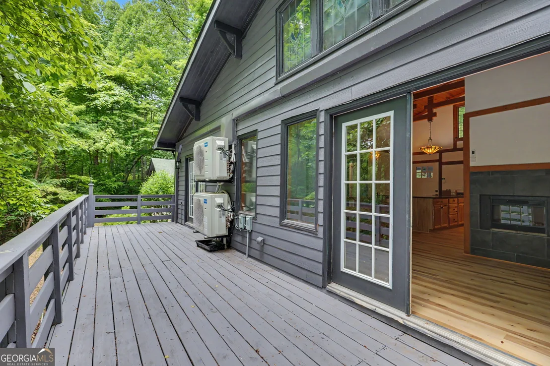 Photo of 996 Crestview Drive