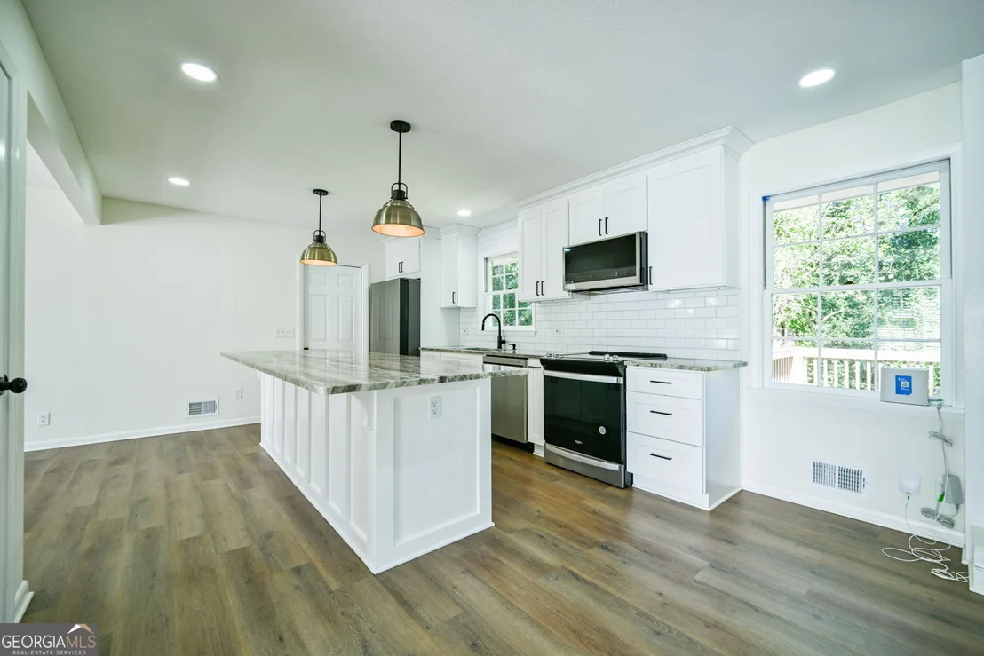 Photo of 641 Oak Drive NW