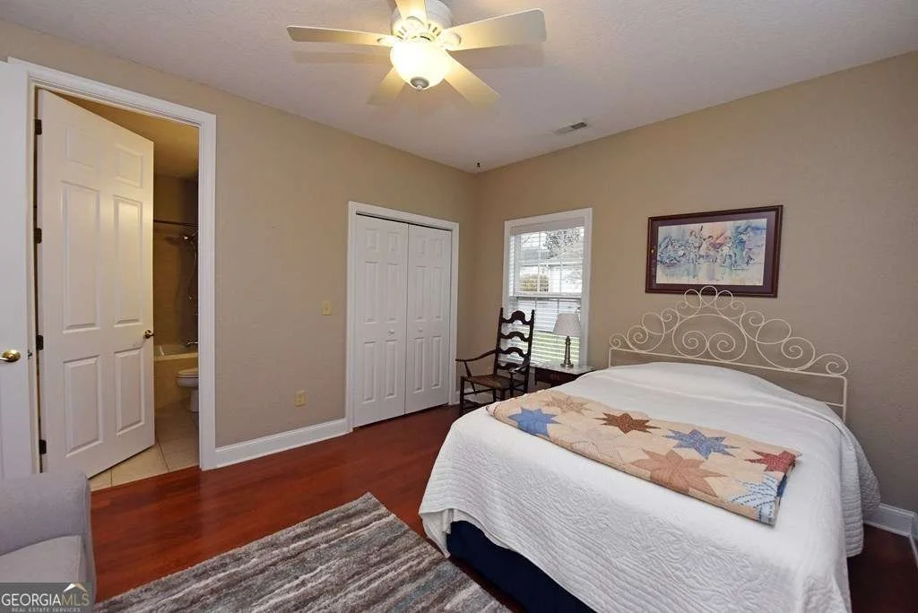 Photo of 414 Long View Circle