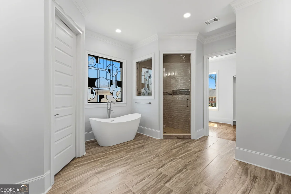 Photo of 607 W Lake Circle