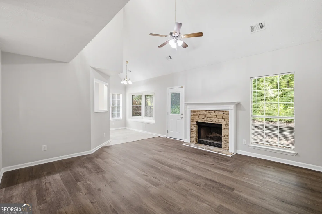 Photo of 5482 Riverside Drive