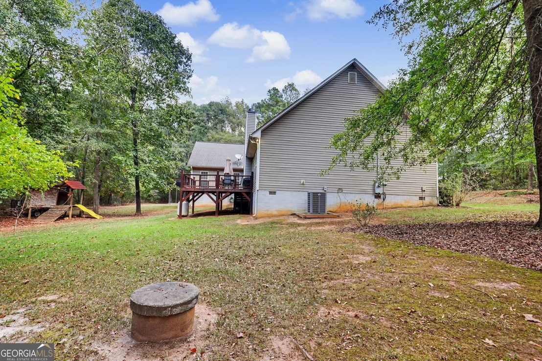 Photo of 830 Lord Fleming Road