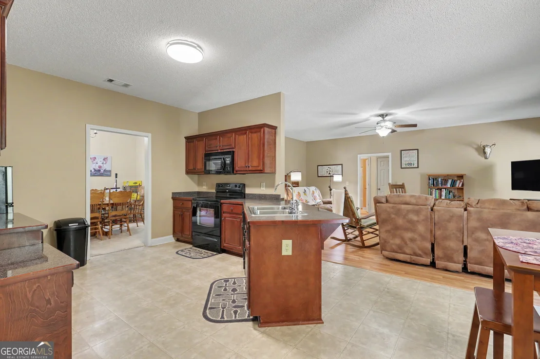 Photo of 830 Lord Fleming Road