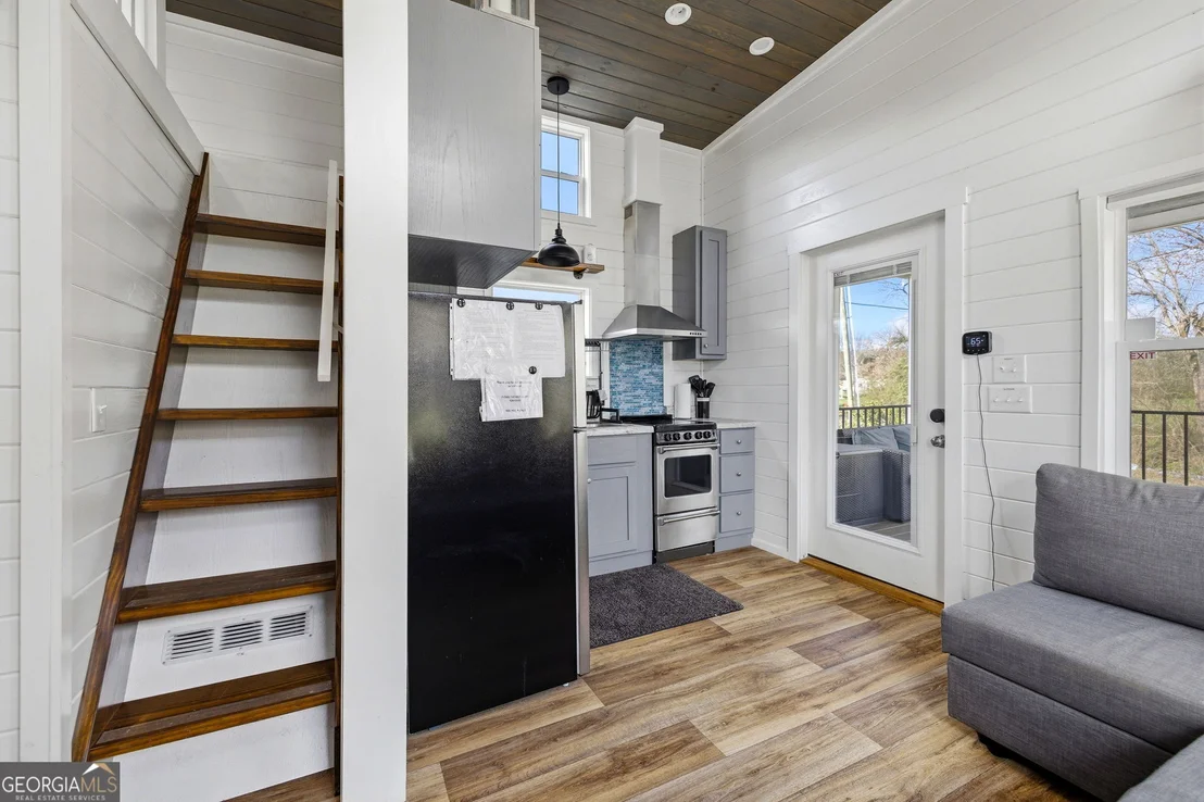 Photo of 102 Mountain Meadows Drive