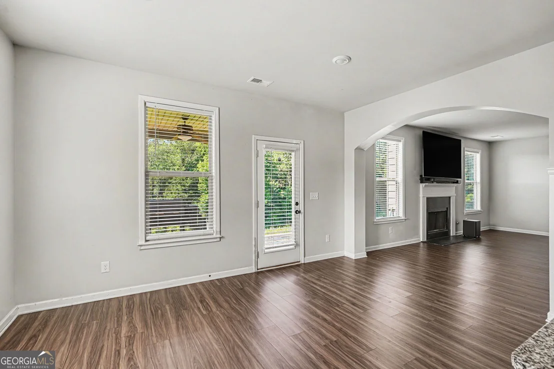 Photo of 945 Mystic Way