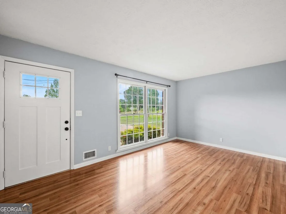 Photo of 617 Lakeview Drive