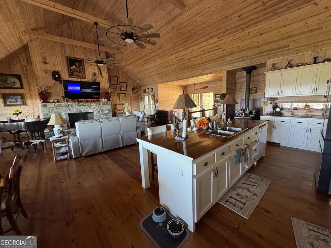 Photo of 284 River Road