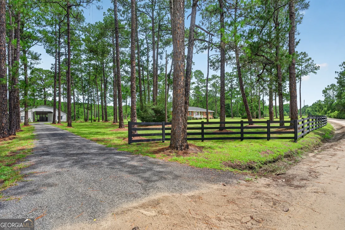 Photo of 5486 Bowen Road