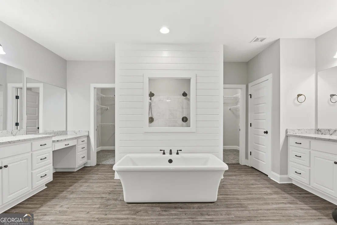 Photo of 122 Lee Road 2121