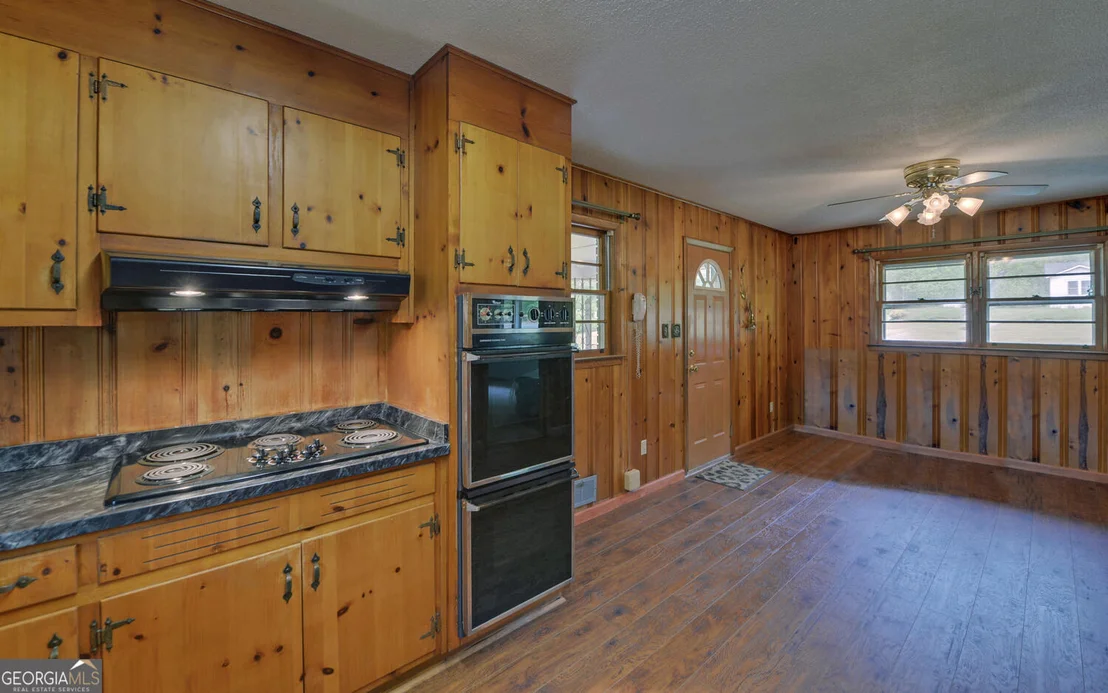 Photo of 586 Collins Road