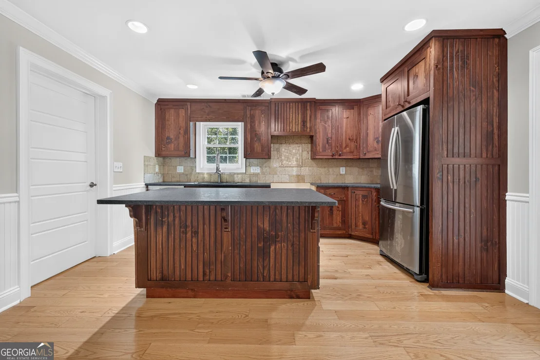 Photo of 406 Vineyard Road