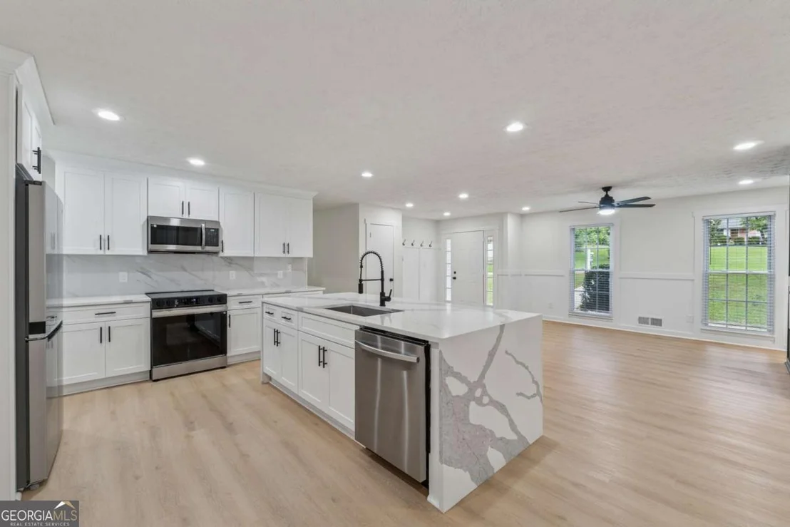 Photo of 676 Bralorne Drive
