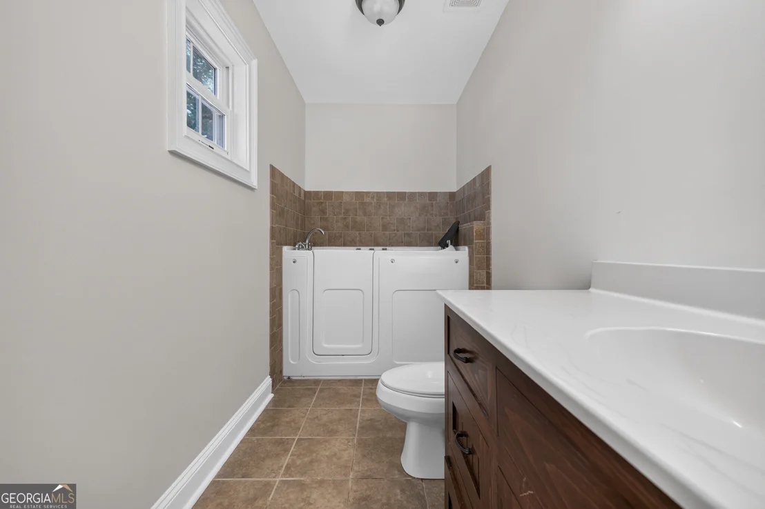 Photo of 406 Vineyard Road
