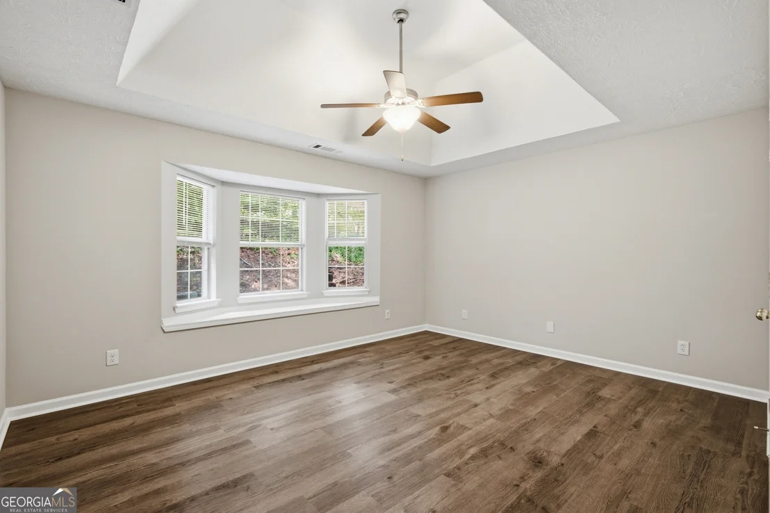 Photo of 5482 Riverside Drive
