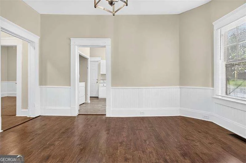 Photo of 1070 Forest Avenue