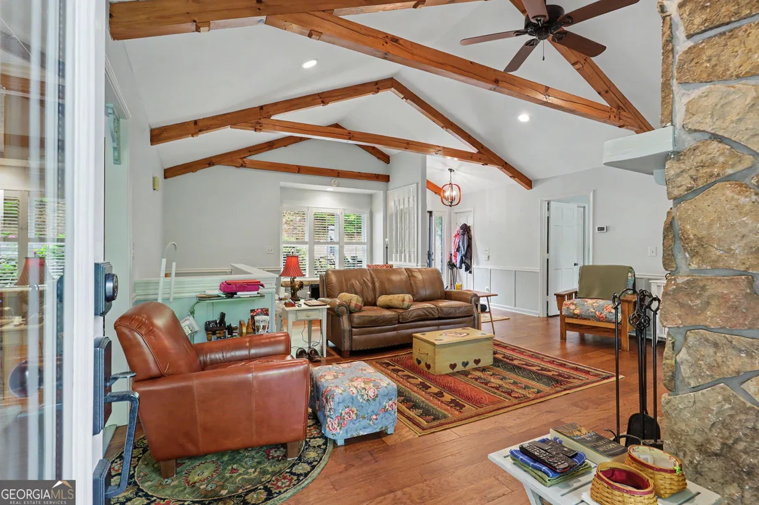 Photo of 854 Saddleback Circle