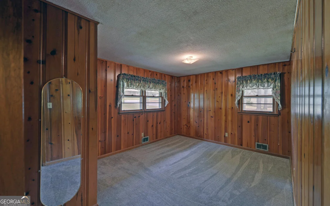 Photo of 586 Collins Road
