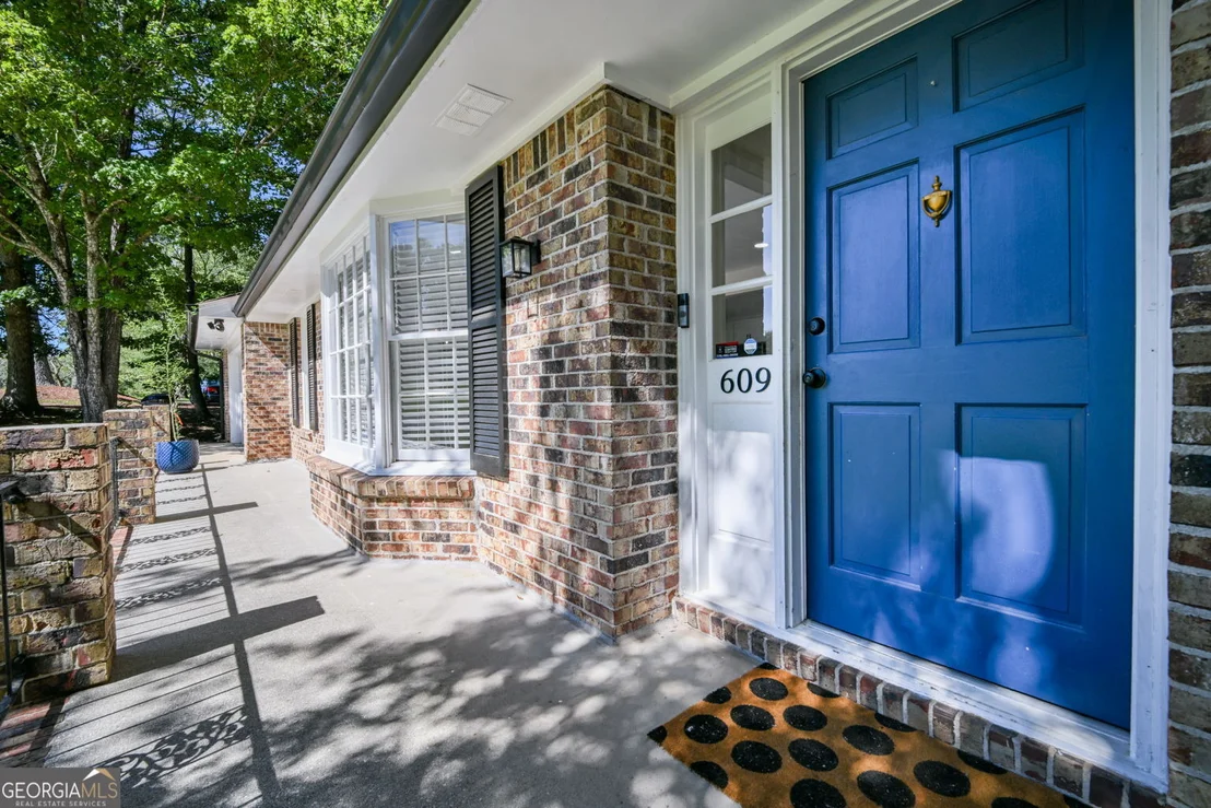 Photo of 641 Oak Drive NW
