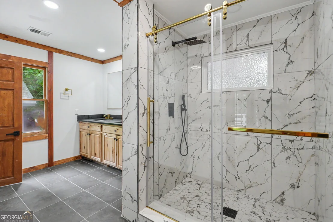 Photo of 996 Crestview Drive
