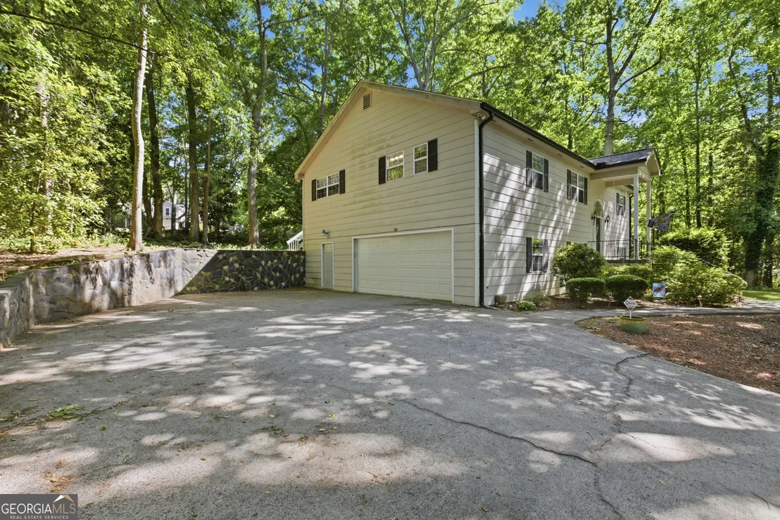 Photo of 325 Springwood Drive