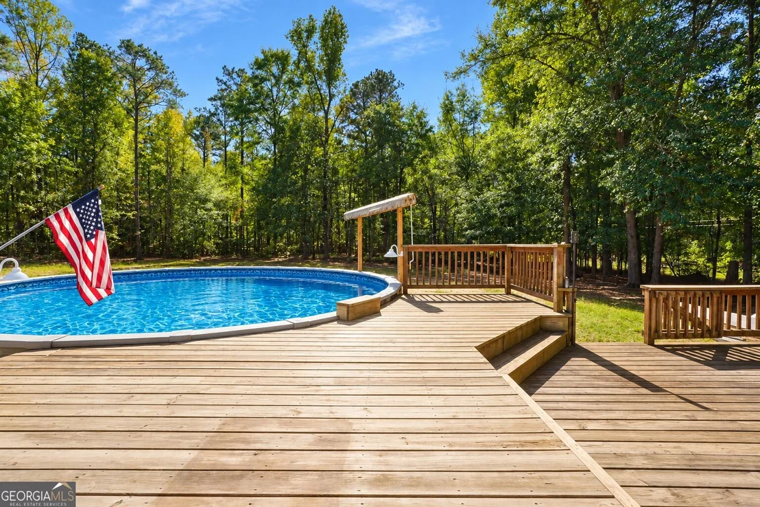 Photo of 370 Davis Road