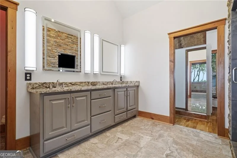 Photo of 861 Summit Drive
