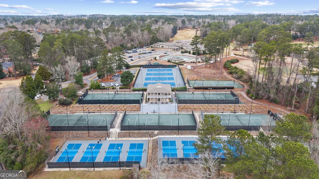 Photo of 607 W Lake Circle