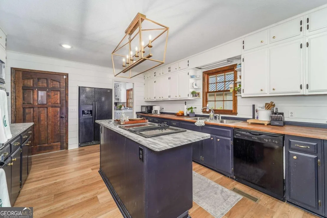 Photo of 403 Rose Lane