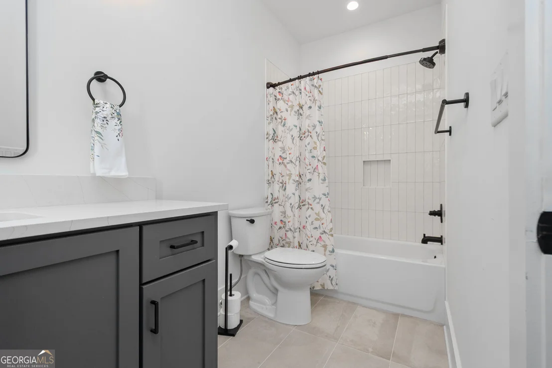 Photo of 220 Arbor Garden Circle