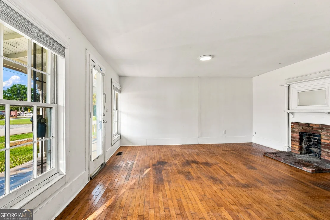 Photo of 5908 Wall Street