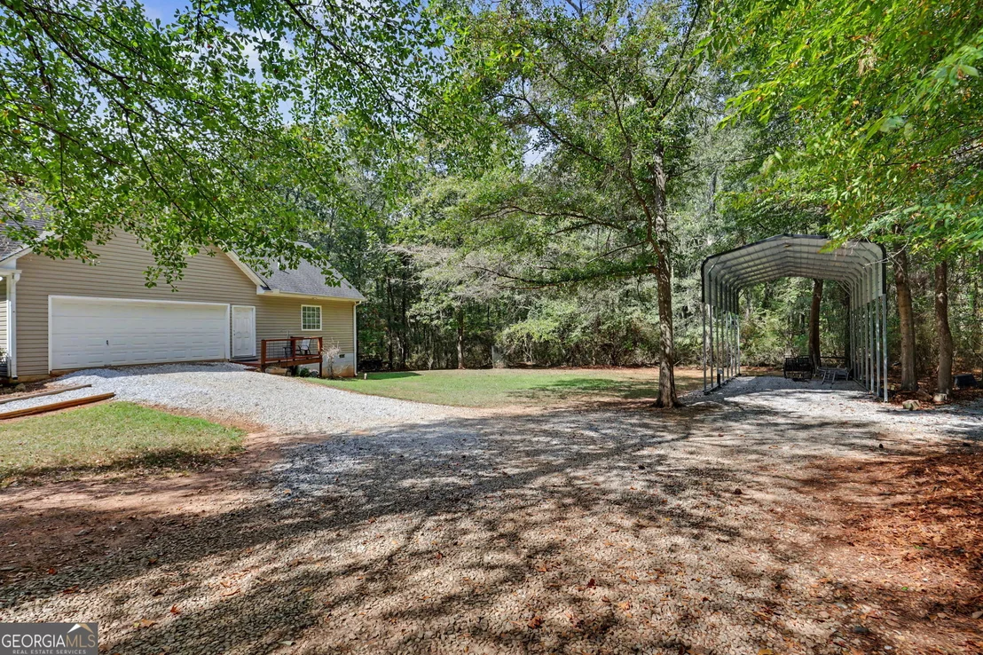 Photo of 830 Lord Fleming Road