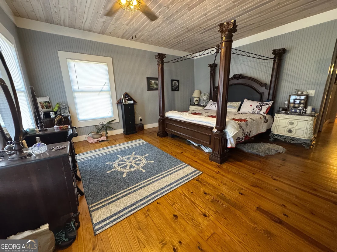 Photo of 284 River Road