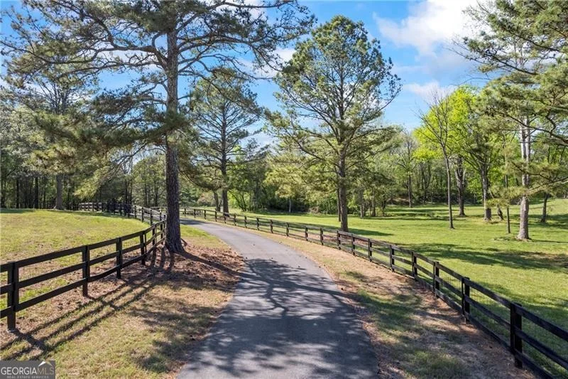 Photo of 175 Tom Jones Road