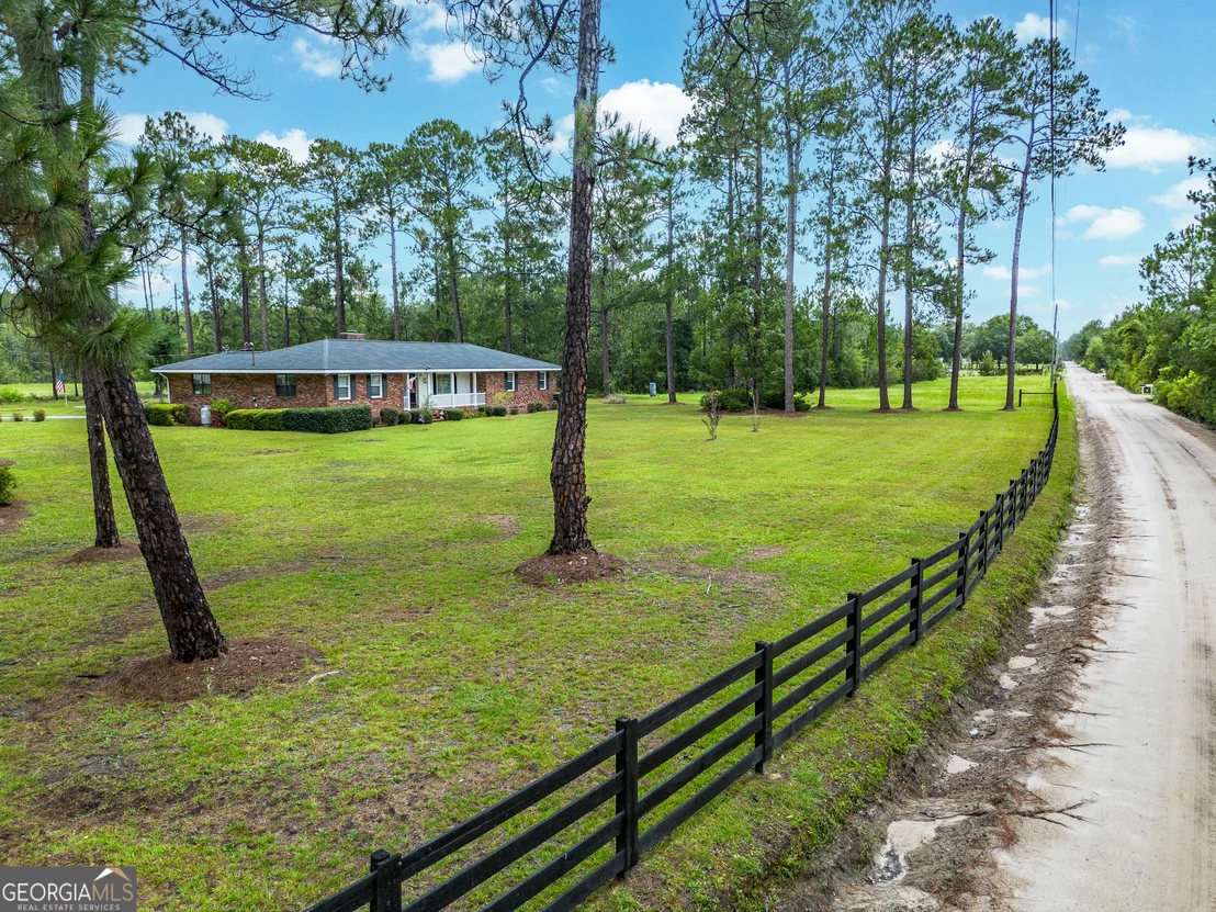 Photo of 5486 Bowen Road