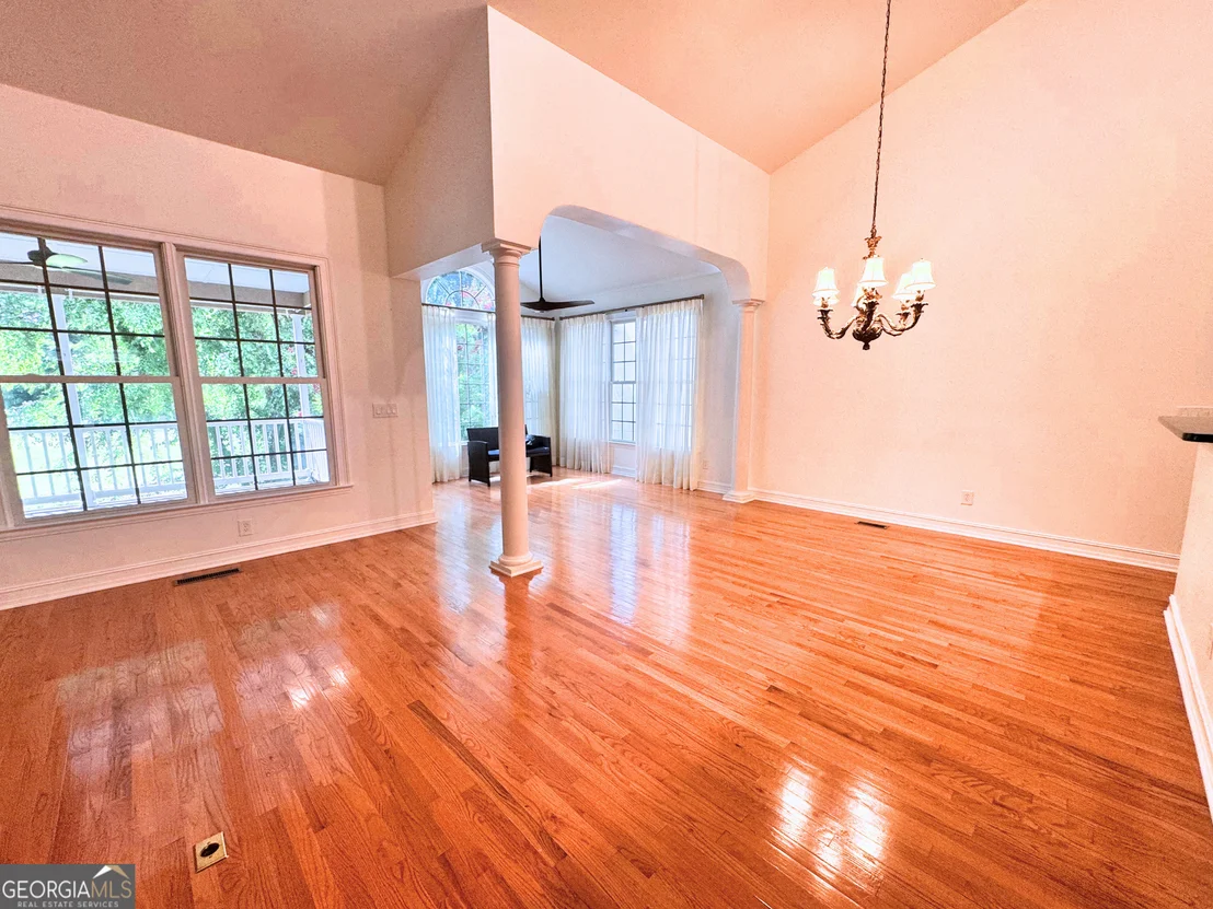 Photo of 817 Chalet Hills