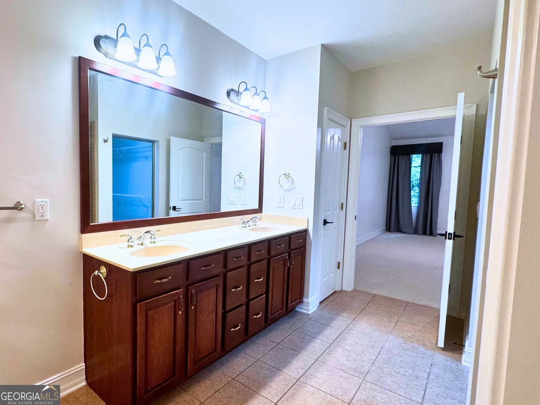 Photo of 817 Chalet Hills
