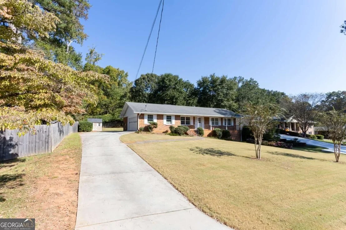 Photo of 461 Highview Drive SE