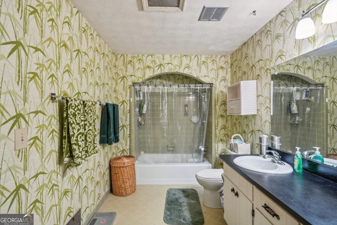 Photo of 8540 Ridge Road