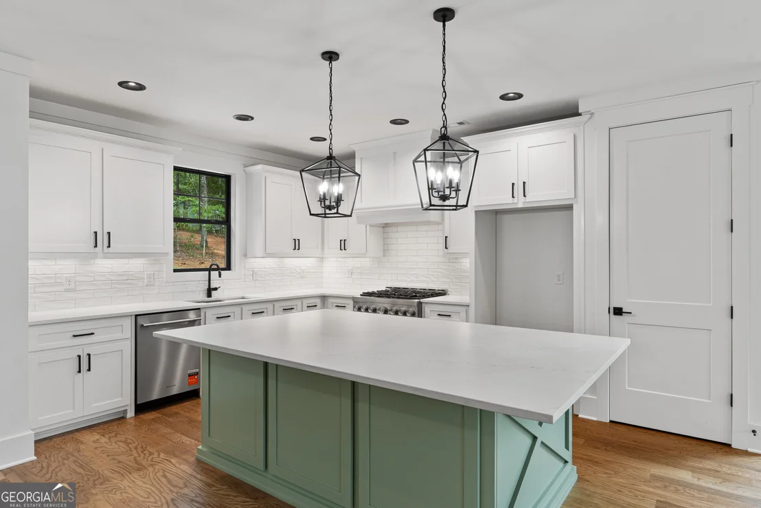 Photo of 681 Warren Road