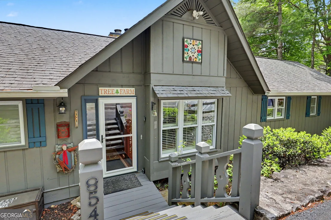 Photo of 854 Saddleback Circle