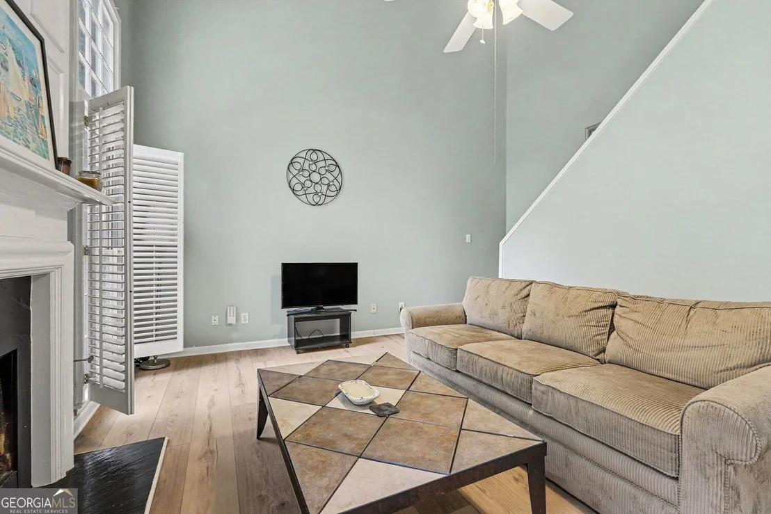 Photo of 3725 Longlake Drive
