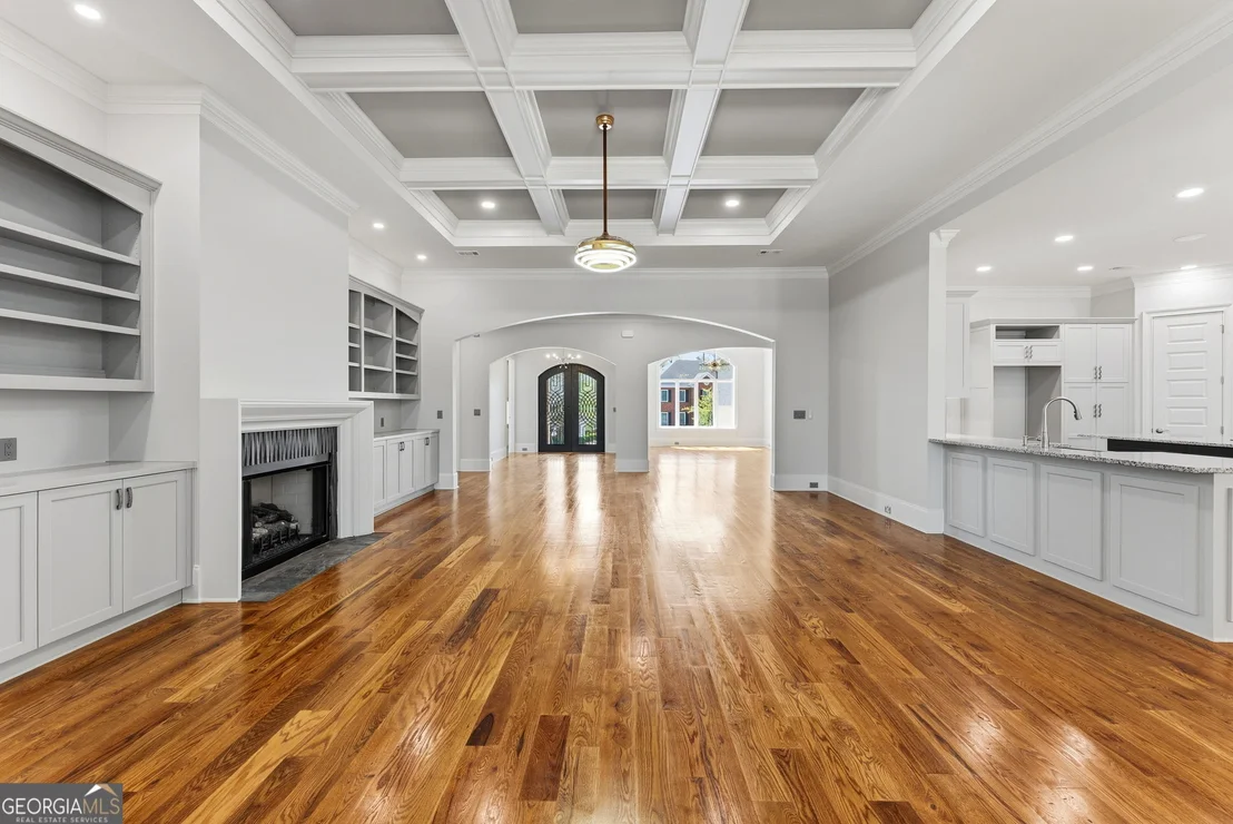Photo of 607 W Lake Circle
