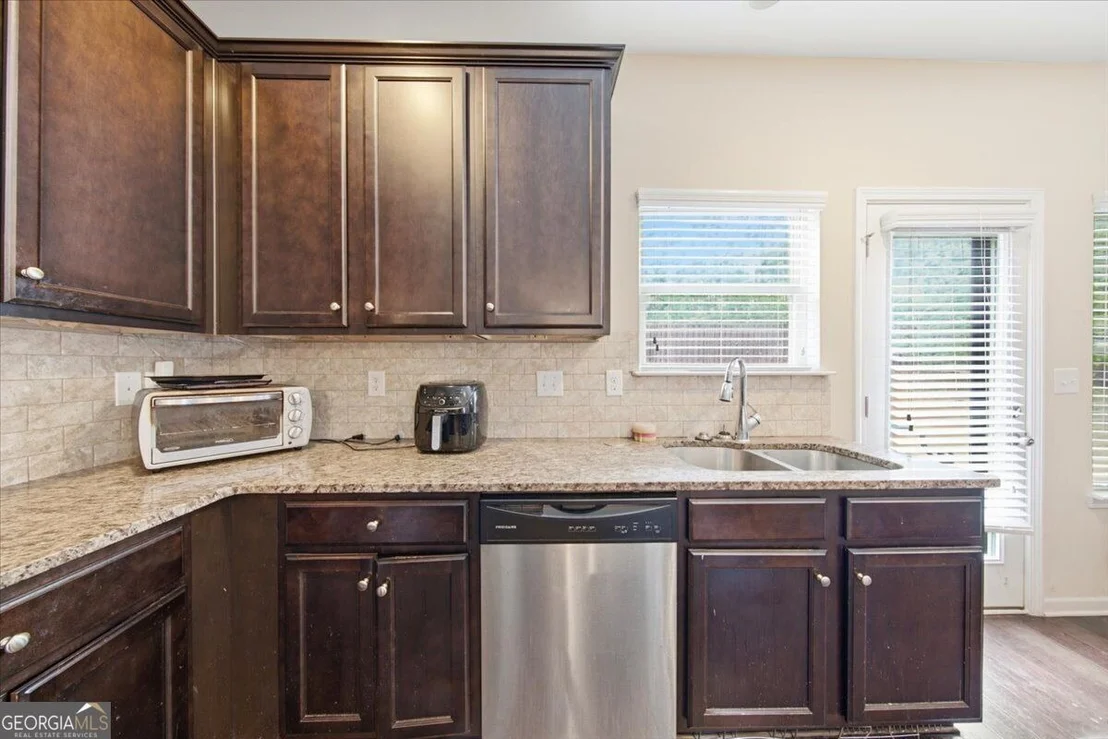 Photo of 1126 Paramount Drive