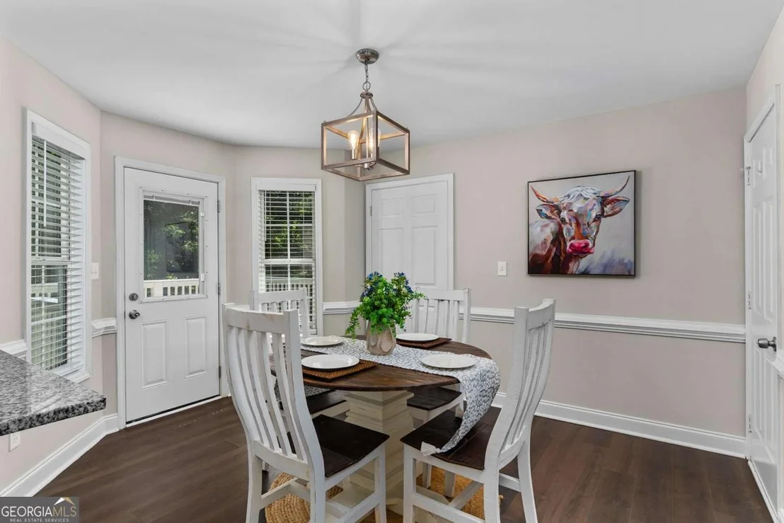 Photo of 2380 Land Road