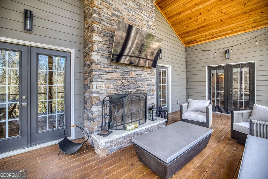Photo of 112 Springhill Lane