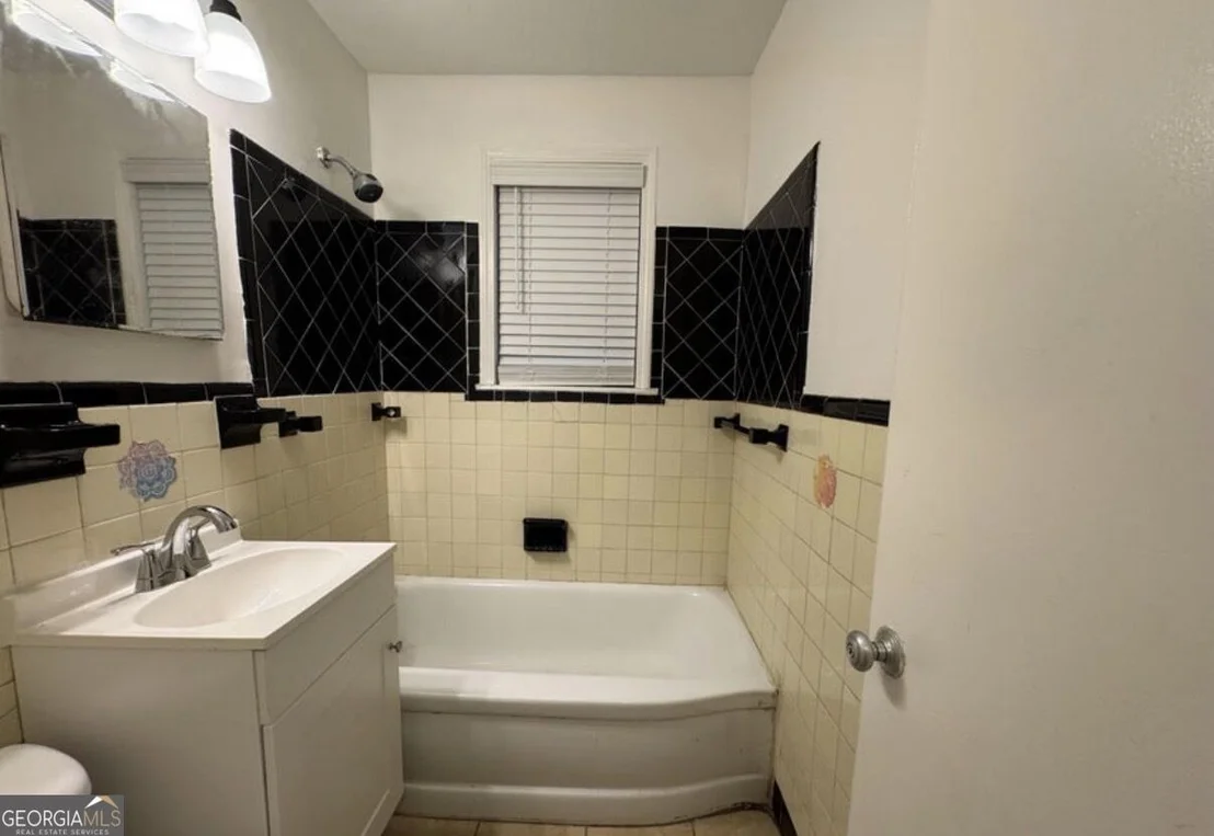 Photo of 2550 Sheraton