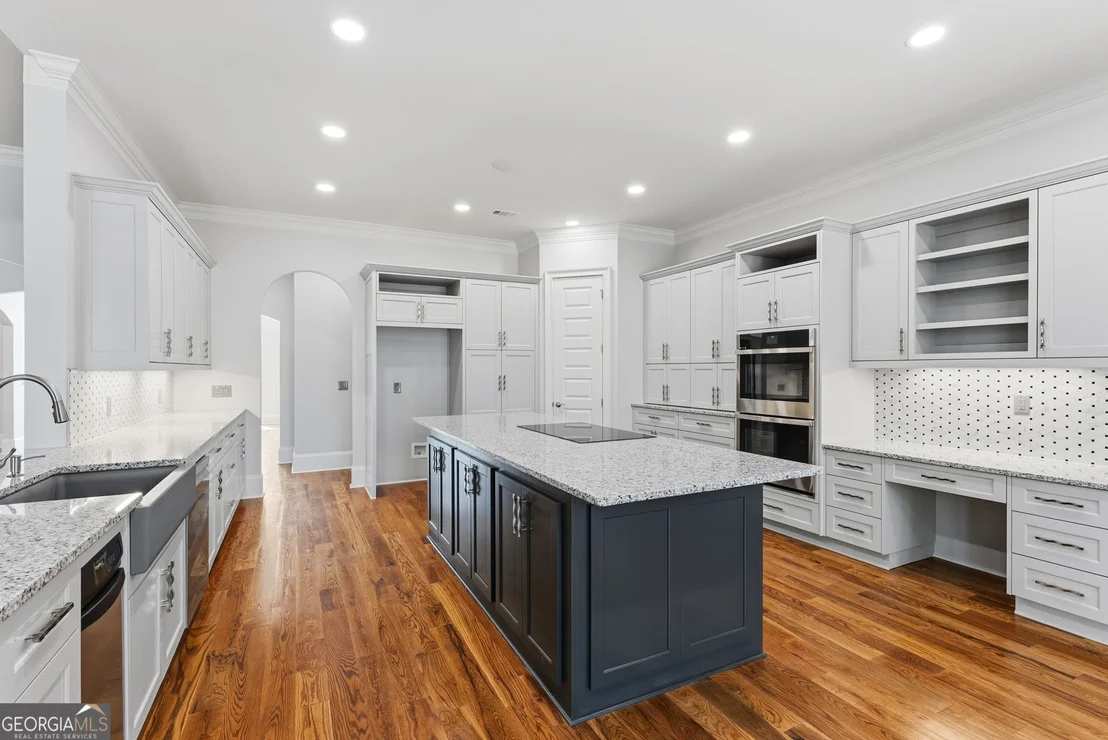 Photo of 607 W Lake Circle