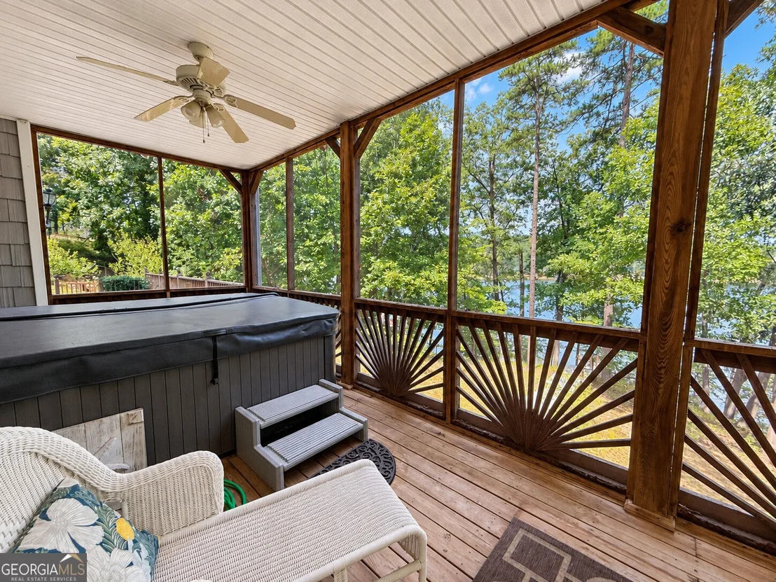 Photo of 669 Shorewood Circle