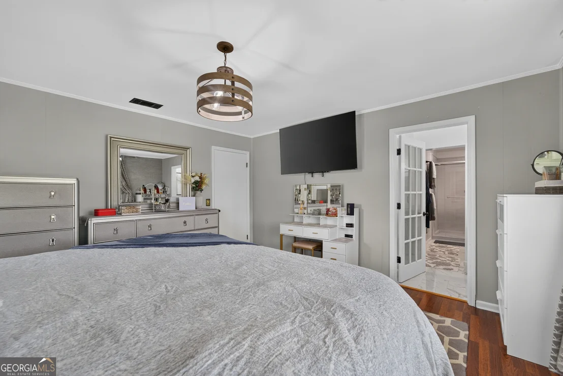 Photo of 5486 Bowen Road